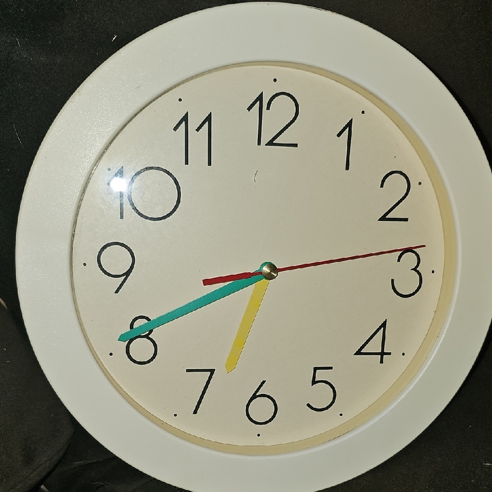 Vintage clock tenon White Wall Multicolor Hands 1980s Decor Mid Century Modern
